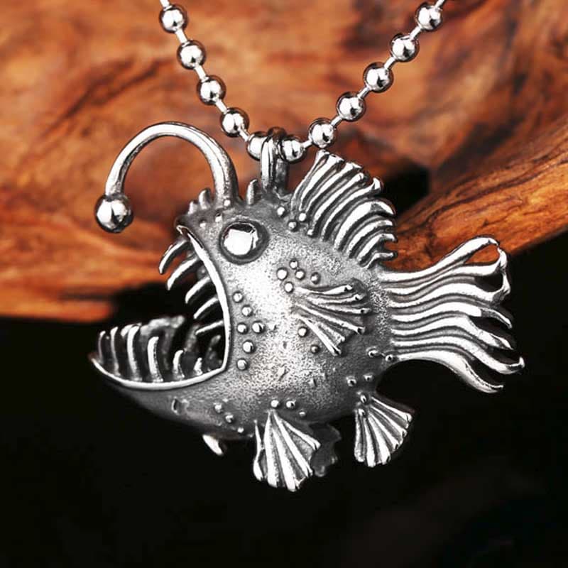 深海魚ステンレスペンダントトップ 1個販売 メンズ レディース 魚 さかな 提灯アンコウ フィッシュ 立体 3D 面白い おもしろい 不気味 ネックレス 首飾り 水族館 stt00-00-0746