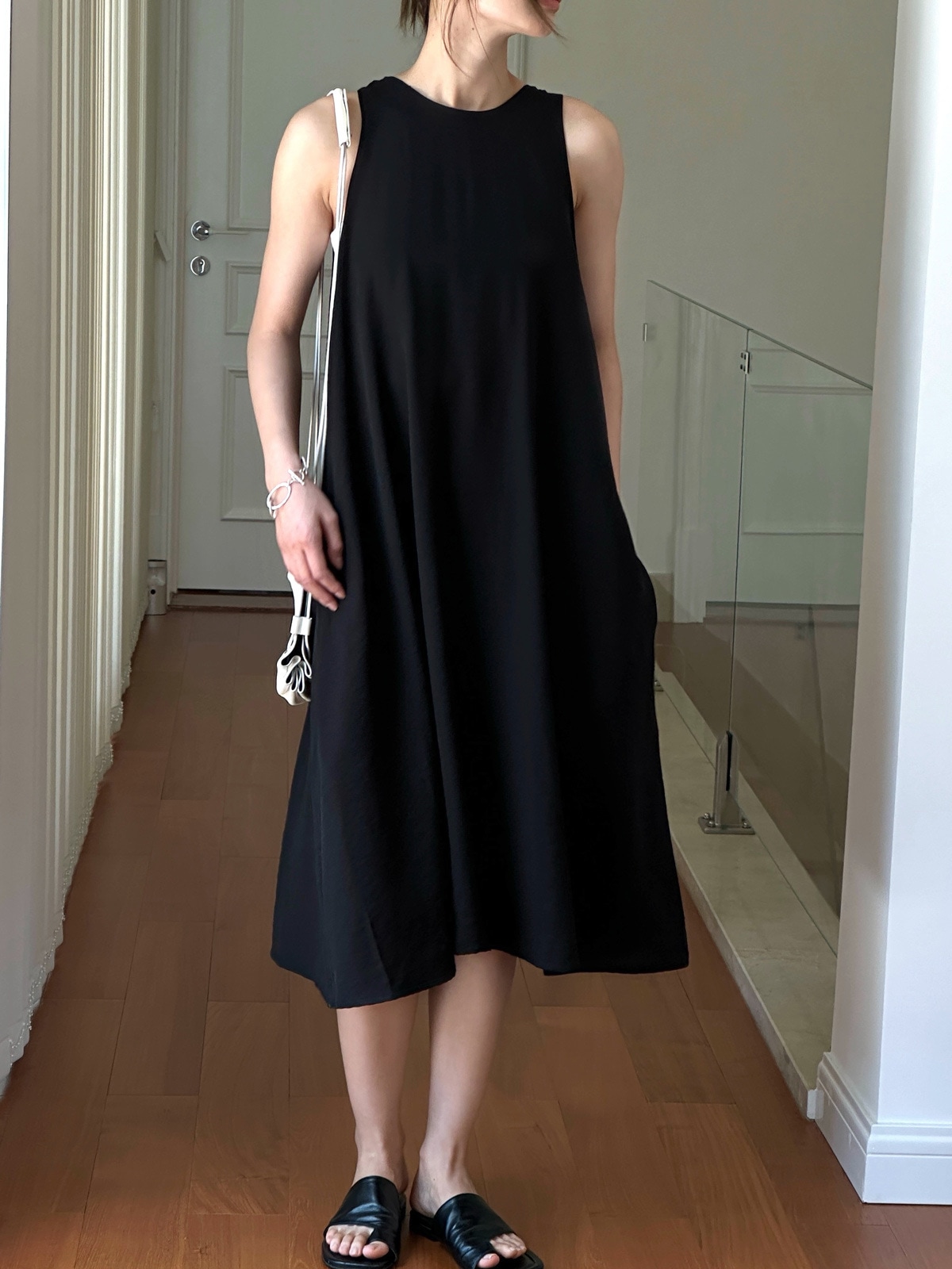 ルーヴル夏新作韓国風カジュアルタイプA字ノースリーブブラックスカートゆったり感ロングワンピース