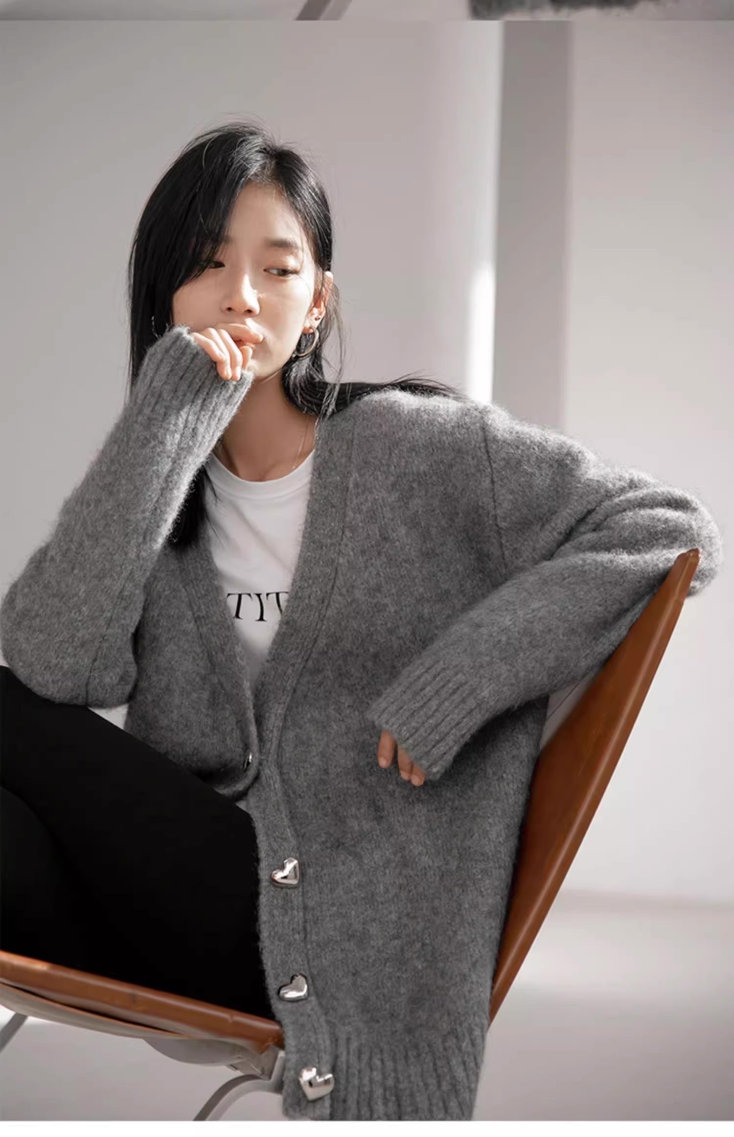 ハートボタンニットカーディガン ぷっくり ハートカーディガン ニットカーディガン アウター カーディガン. レディース オフィスコーデ ママコーデ お出掛けコーデ デート 可愛い オシャレ