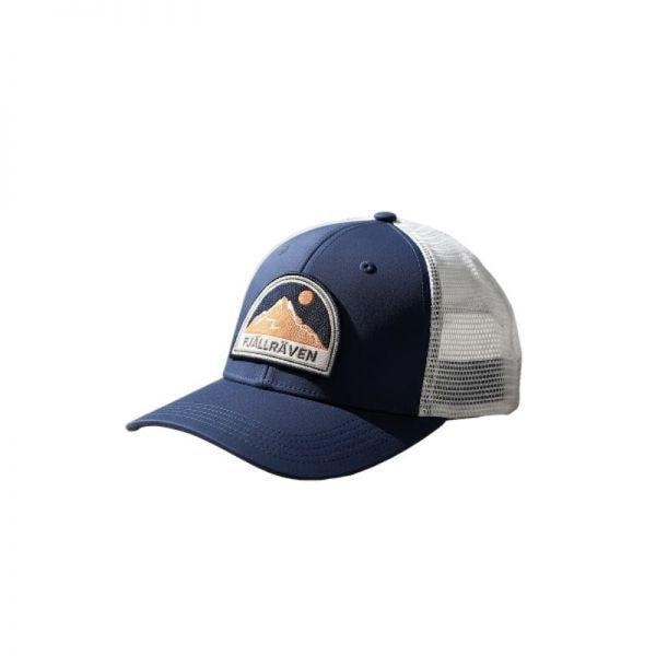 FJALLRAVEN 26SS バッジ トラッカー キャップ (78152560) (BADGE LANGTRADARKEPS)