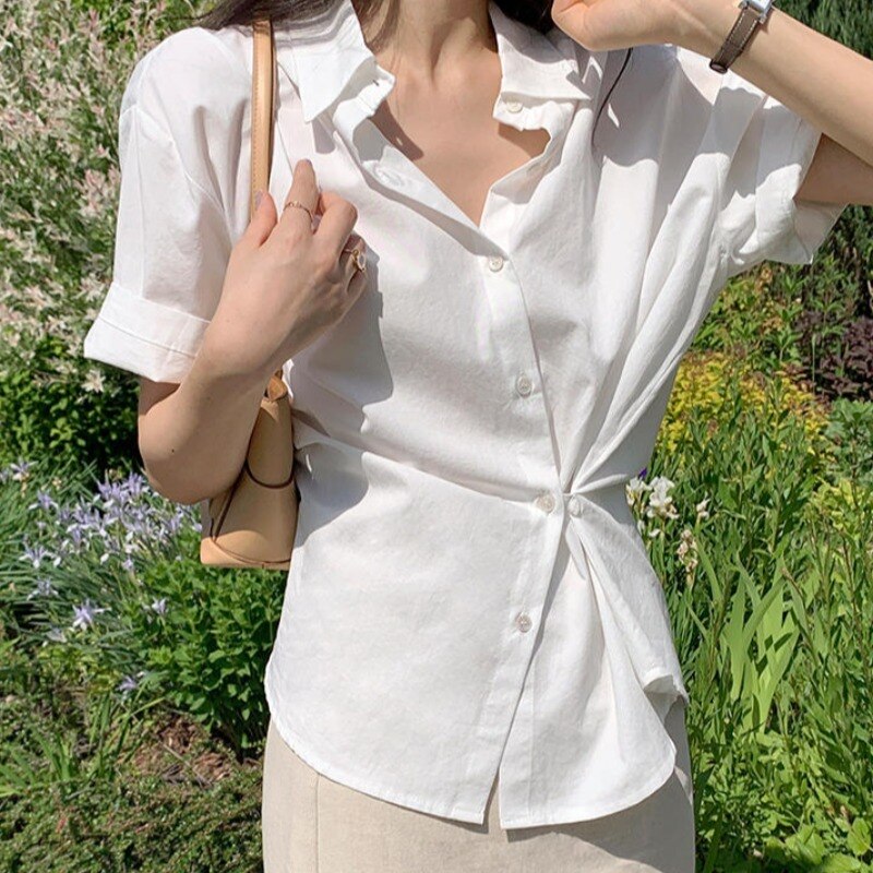 シャツ ブラウス レディース 半袖 襟付き Vネック かわいい 大人可愛い きれいめ シンプル カジュアル ゆるっと感 無地 ママ デート お出かけ イベント ホワイト　ピンク　ブルー トップス