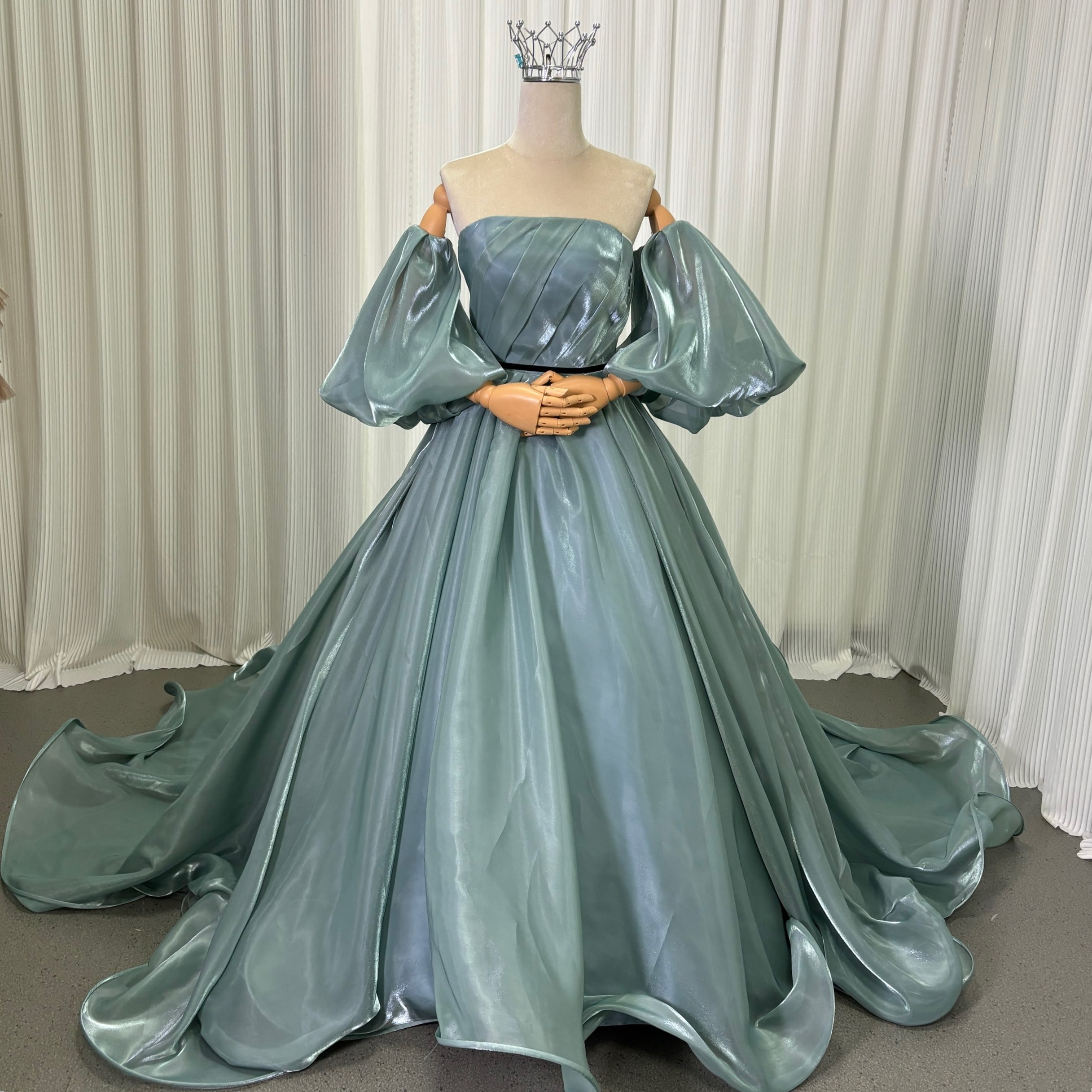 カラードレス グリーン 取り外し可能な付け袖 ウェーブ スリット 編み上げ 華やかなトレーン 結婚式