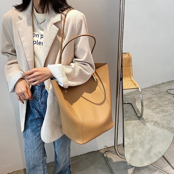 4色 トートバッグ レディース 肩掛け 大容量 カジュアル 通勤 お財布 スマホ 旅行 ストラップ スクエア 大きい 大人可愛い きれいめ シンプル カジュアル 大人 上品 おしゃれ クラシカル 無地