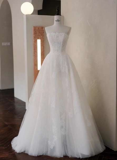 ウェディングドレス ベアトップ 贅沢な小花総レース Aライン 編み上げ 結婚式