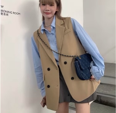 トップス ベスト ジレ 袖なし ノースリーブ Vネック 襟付き ポケット 前開き 大人可愛い きれいめ 大人 上品 おしゃれ お洒落 かっこいい レトロ 大人女子 こなれ感 メンズライク キュート