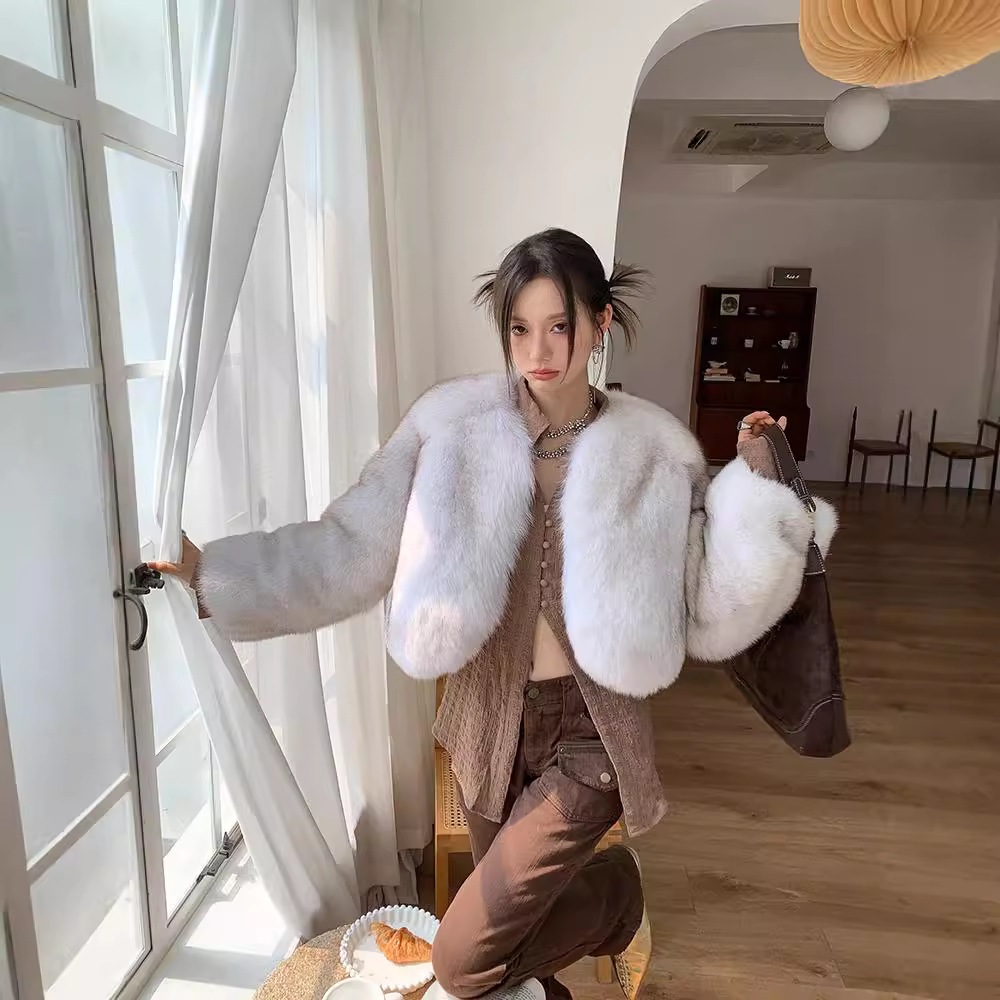 秋冬フォックスファーコート女性用厚く短いファッショナブルなイミテーションファーコート怠惰なスタイルの毛皮のようなコート