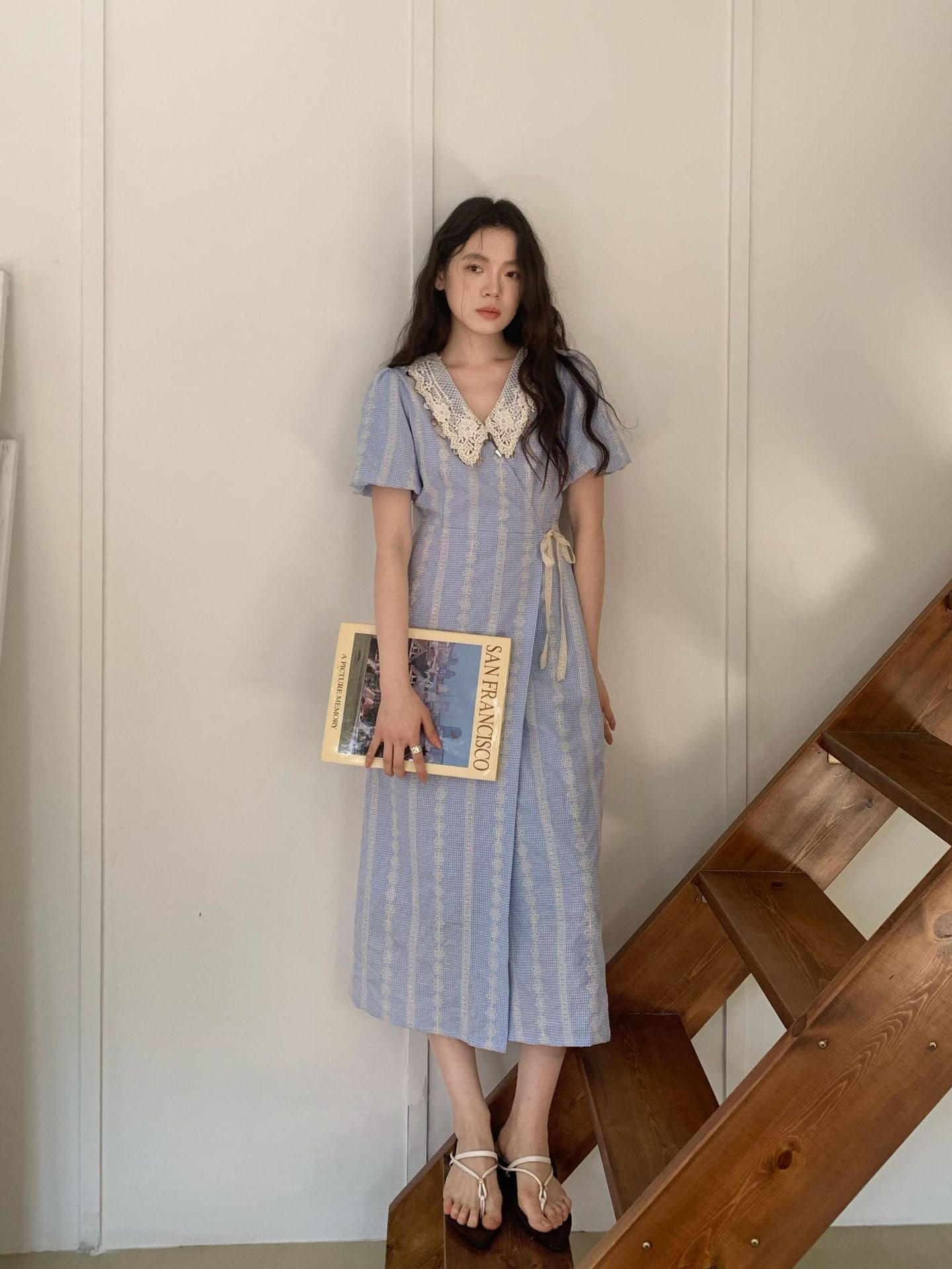 夏のフランスの気質の刺繍のレースの襟をひっくり返して腰の泡の袖のワンピースのS5565を収めます