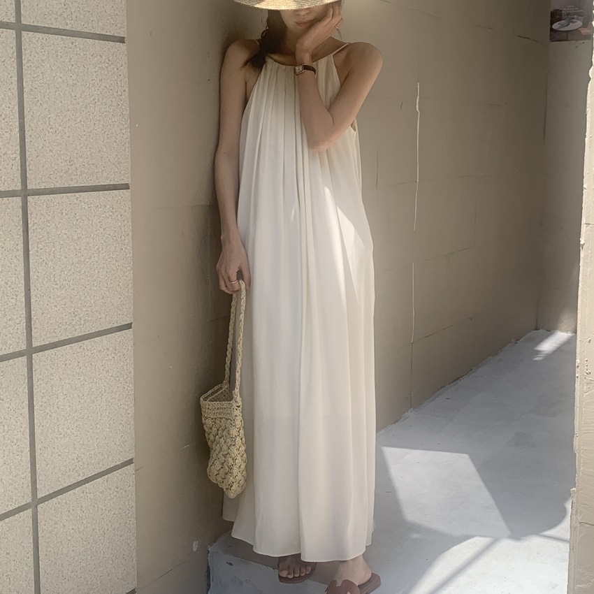 ワンピース ロングワンピース キャミソールワンピース 背中開き バックシャン かわいい 大人可愛い きれいめ シンプル 上品 おしゃれ カジュアル こなれ感 個性的 主役級 存在感 抜け感 ラフ