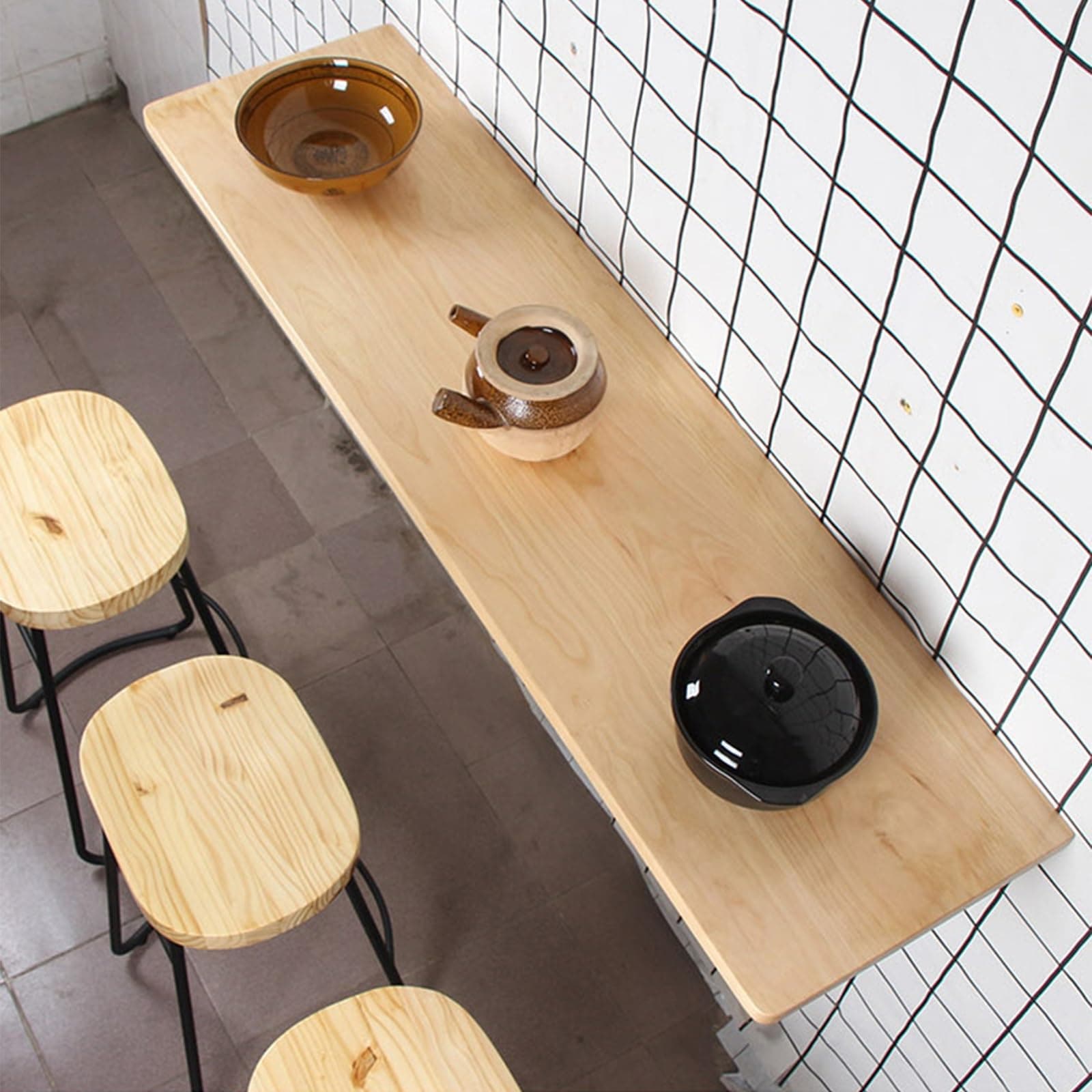 固体木製の壁に取り付けられた折り畳みワークベンチ調整可能な金属ブラケットを備えた折りたたみダイニングテーブル小さなスペースに適した設置が簡単で寝室バルコニーオフィスキッチンリビングルー