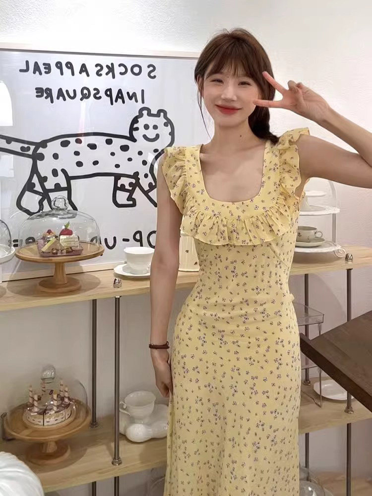 レトロな女性用夏物スイートで優しい雰囲気の花柄スクエアネックフリル付きウエストシェイプロングドレス
