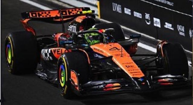 スパーク 1/43 McLaren MCL39 No.4 3rd Abu Dhabi GP 2025 F1 Drivers World Champion 2025 Pit board付属 大型台座＆