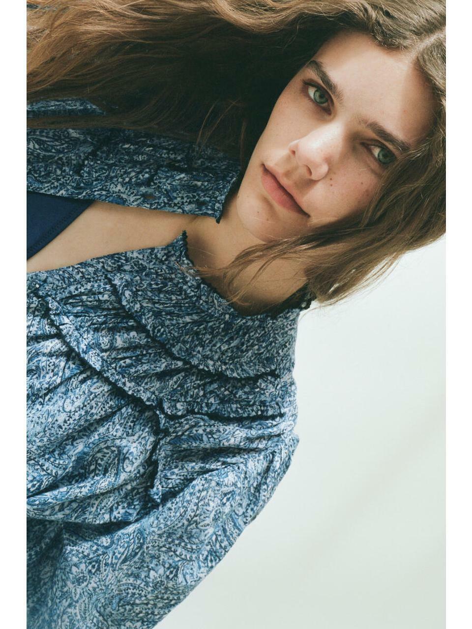 H&M フリルコットンブラウスブルーペイズリー柄 1337368002
