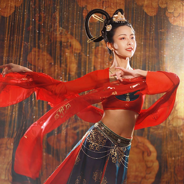 2025新作入荷 古典ダンス衣装 セットアップ コスプレ衣装 ハロウイン パーティー ダンスウェア 飛天 敦煌 舞台衣装 団体服 中華 トップス ブラウス スカーフ スカート ウエストチェーン 花柄