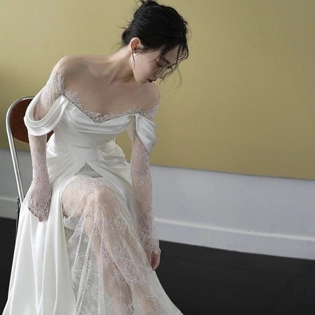 結婚式フレンチレース レッグウォーマーホワイトレトロ ドレス ワン ウエドレス ワンショルダー 花嫁 披露宴 二次会 謝恩会 発表会 演奏会 女子会(ガラス瓶)