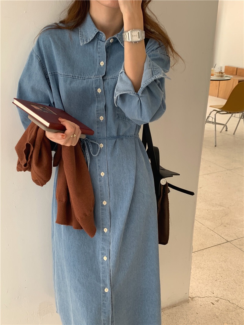 ワンピース シャツワンピース ミモレ丈 ロング丈 長袖 ドロップショルダー 萌袖 襟付き セミフレア ワイド ウエストマーク ウエストリボン スリット ポケット ハイウエスト 前開き デニム かわいい