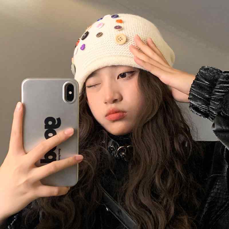 ニット帽 レディース 大人 秋冬 綿 つばなし 調節可能 深め 小顔効果 旅行 お出かけ ストリート カジュアル かわいい ボタン 黒 アイボリー プレゼント