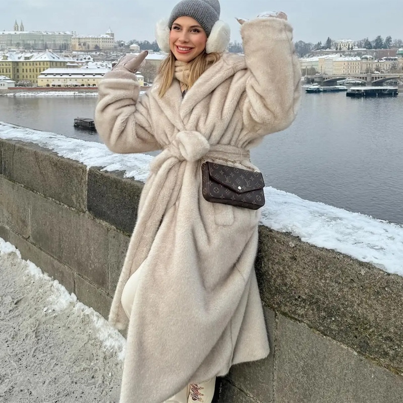 秋と冬のフード付き毛皮コートの女性のロングブランドミンクベルベットの毛皮のコートソフト環境に優しい毛皮のコート