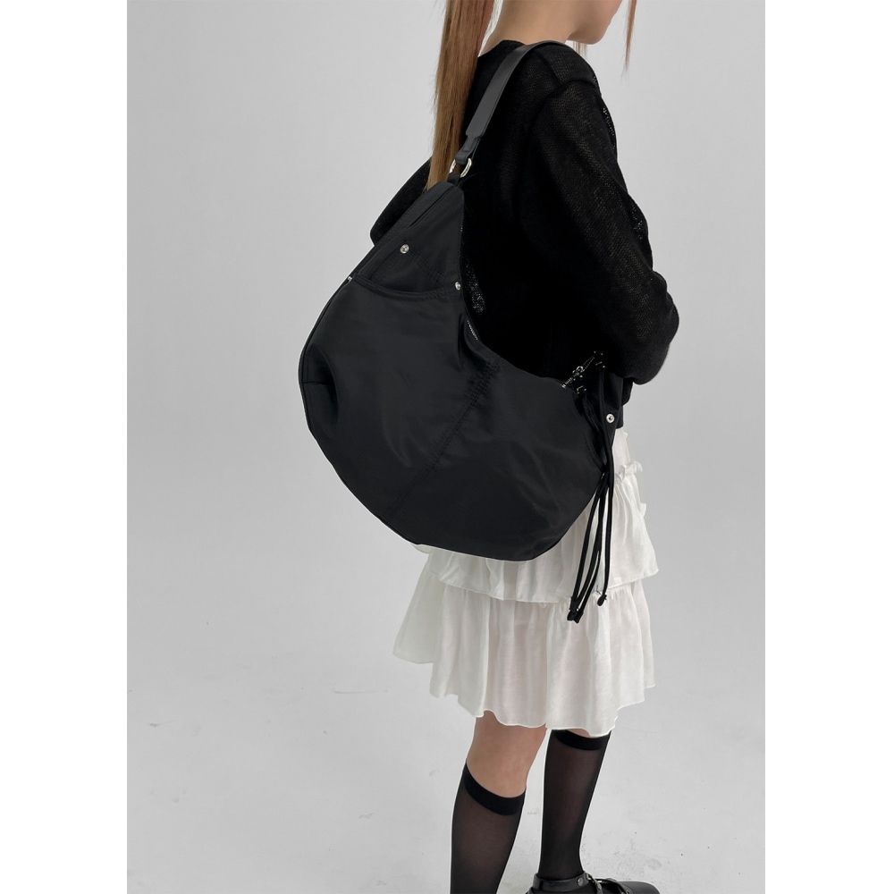 ブラックアッププラニックナイロンショルダーバッグ