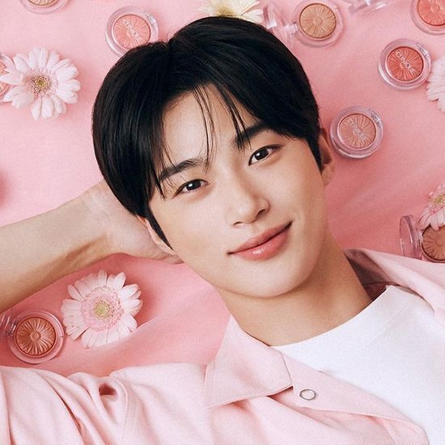 [公式] BYEON WOOSEOK x CLINIQUE CHEEK POP + PHOTOCARD SET