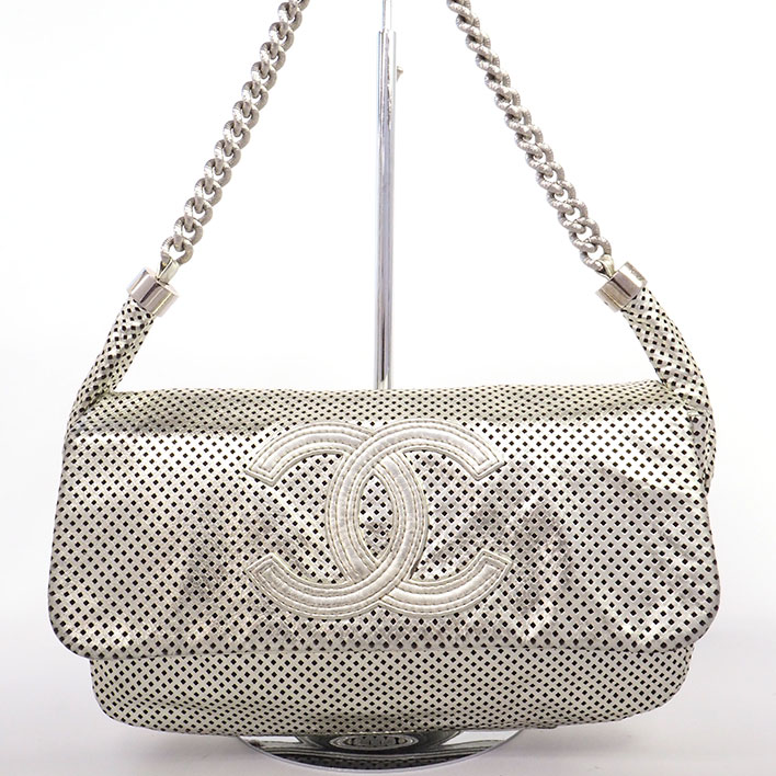 【美品】シャネル パンチング チェーン CCロゴ シルバー金具 ココマーク レディース【ショルダーバッグ】