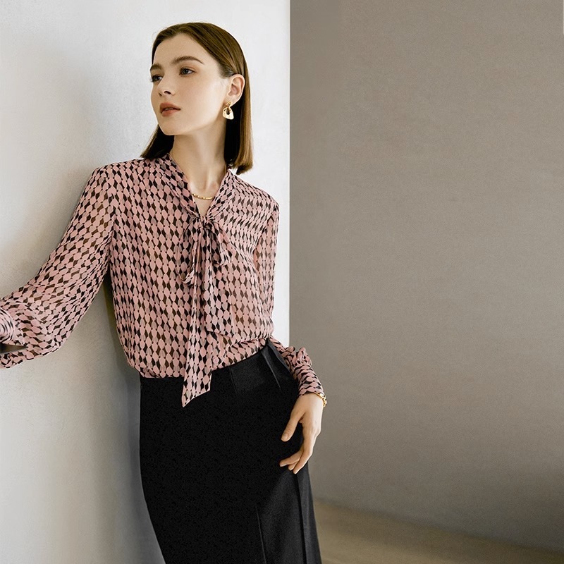 春先取りブラウス 韓国ファッション 通勤 着痩せスリム見え 長袖チェック柄ピンクシャツ レディース 秋 Vネック 蝶結び ミディアム ロング トップス