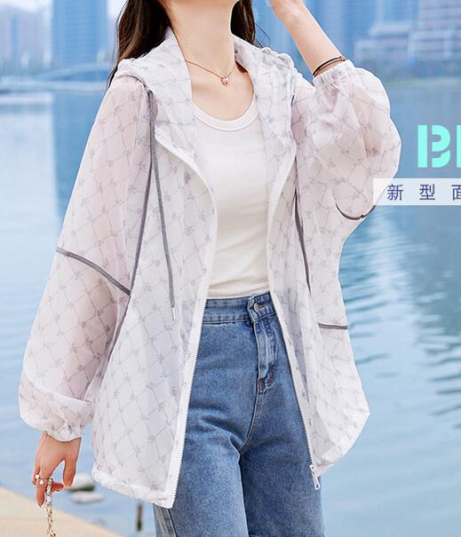 ファッションプリント日焼け止め女性の短い25緩いフード付き超薄型通気性日焼け止めシャツ日焼け止め服ジャケット