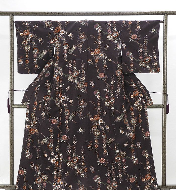小紋 未着用美品 正絹 草花雅楽器模様 身丈163.5cm 裄丈65.5cm 小紋 未使用 新古品 着物 c4009