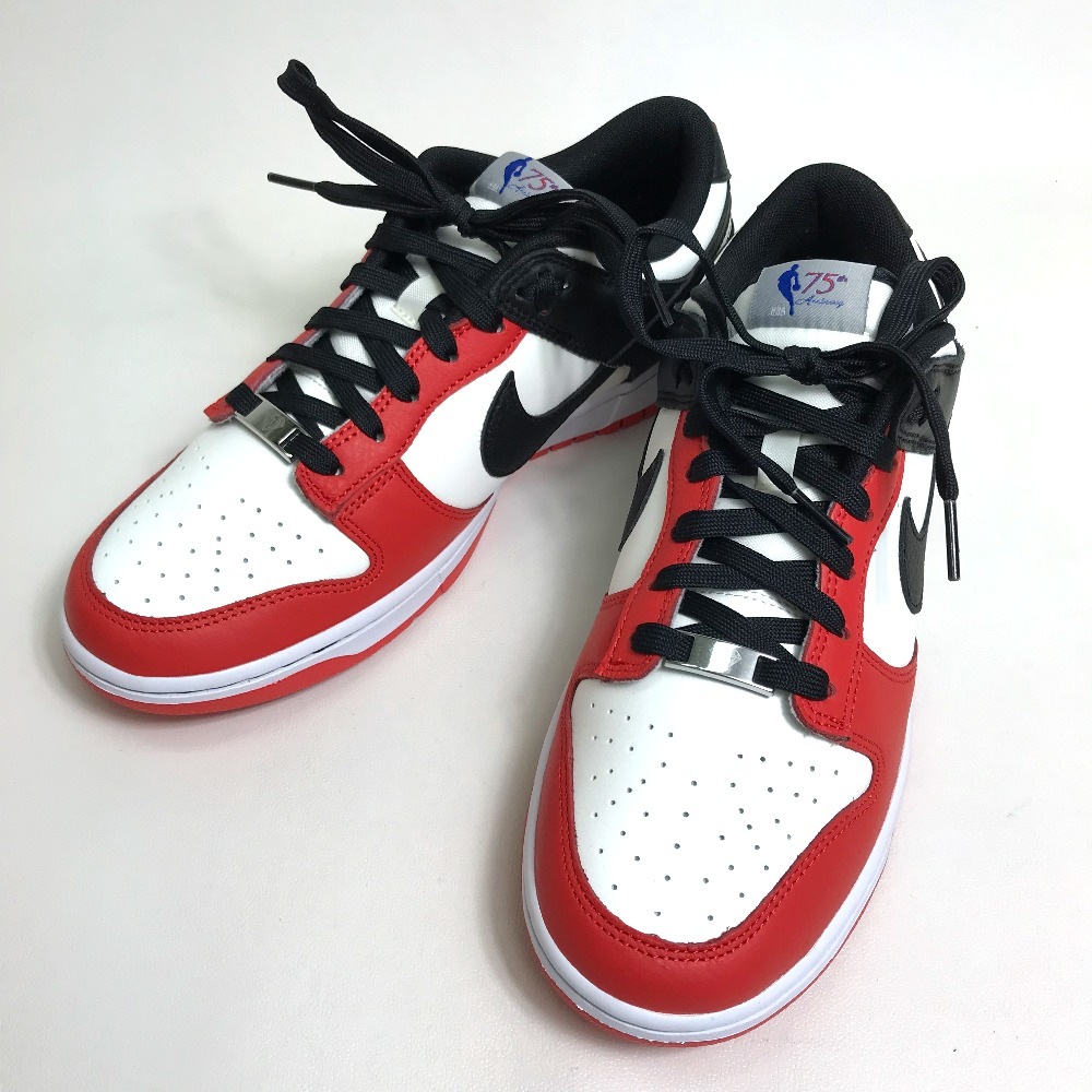 NIKE ナイキ スニーカー NIKE DUNK LOW RETRO EMB NBAコラボ 75周年 アニバーサリー レザー ホワイト/レッド/ブラック