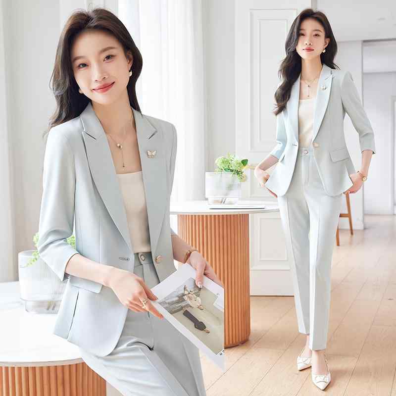レディース パンツスーツ 薄手 夏 セットアップ ２点 七分袖 上着 ブレザー 薄青 アイボリー 白 スーツ襟 ボタン１つ おしゃれボタン スリムフィット モード 涼感 スタイルアップ 軽量 エレガン 7,650円