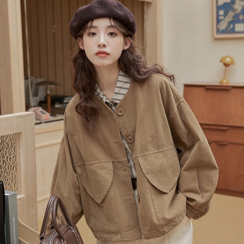 【急速発送】2025秋のルネッサンスなデザイン感洗い水デニムスタッズジャケットジャケット 韓国ファッション秋の万能アイテム