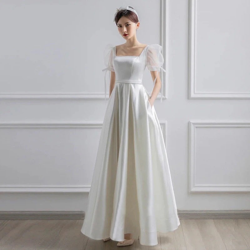 フランスの軽いウェディングドレスの新しいサテンの迎賓糸は日常的に旅行ドレスを着ることができます