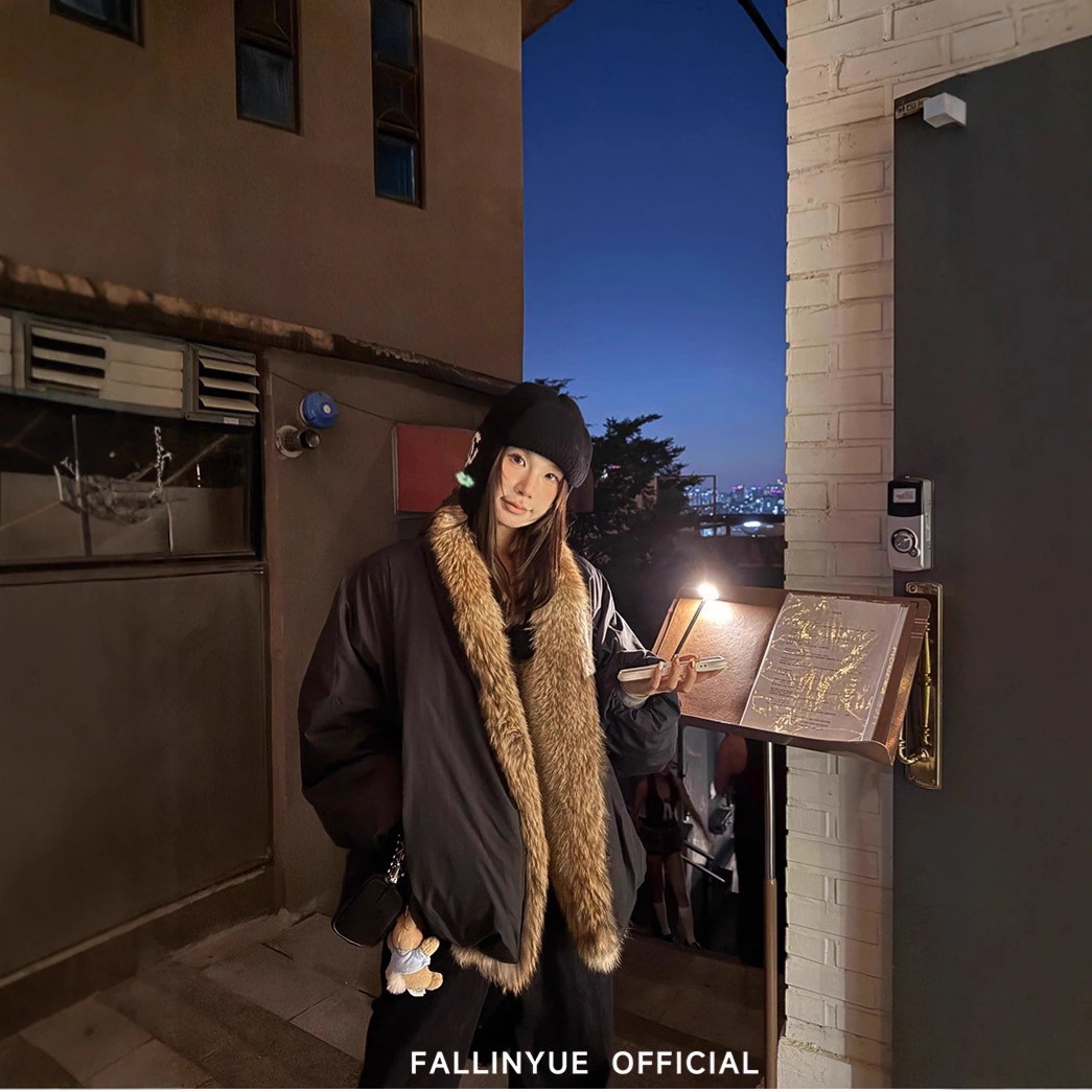 2025年冬新作 取り外し可能なウルフファーカラー付きヘビーウェイトパーカーレディース90%ホワイトグースダウンコート