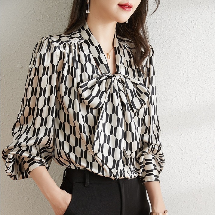 モノトーンカラー シフォンシャツ オフィスカジュアル 春モノトーンシャツ トップス シャツ ブラウス 袖あり 長袖 ボリューム袖 Vネック 襟付き フレア スリム 細身 ストレート Iライン スマート