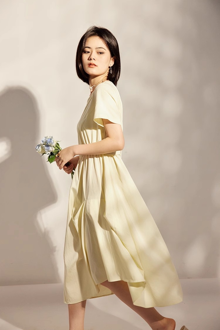 ドレス 女性 デザインセンス ニッチ ウエスト Aライン ドール ドレス ワンピース 膝下 袖あり 半袖 ラウンドネック 襟なし シンプル カジュアル 上品 おしゃれ お洒落 こなれ感 ラフ 無地 春