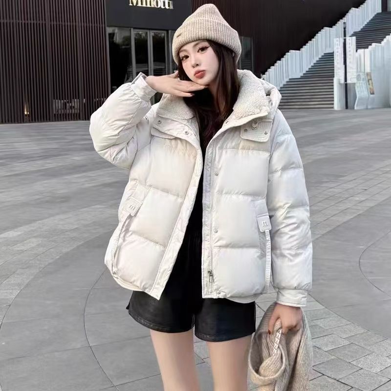 828フード付きファッションの短いダウンジャケット2024ゆるい冬の新型厚手のアヒルのベルベット保温コート