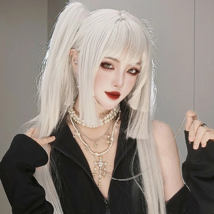 今がチャンス姫カット 中世の貴族風 ストレート シルバーホワイト 銀髪 フルウィッグ かつら 女性 長髪 ロングウィッグ ロングヘア ロリータ lolita 前髪あり 自然 可愛い wig コスプレ