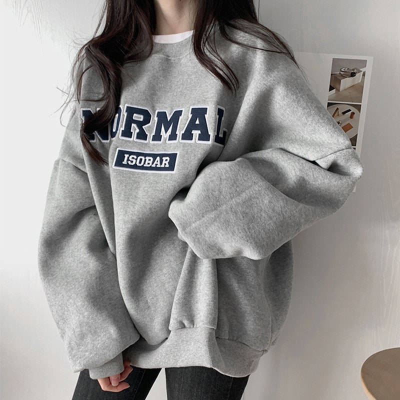 ロゴ オーバーサイズ トレーナー トップス プルオーバー パーカー スウェット 部屋着 袖あり 長袖 クルーネック 襟なし ワイド かわいい 大人可愛い シンプル カジュアル おしゃれ レトロ