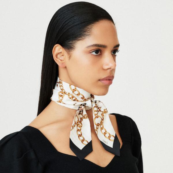 DCSC3E821I2 [シルク100%] ベージュ チェーンプリント プチ シルクスカーフ