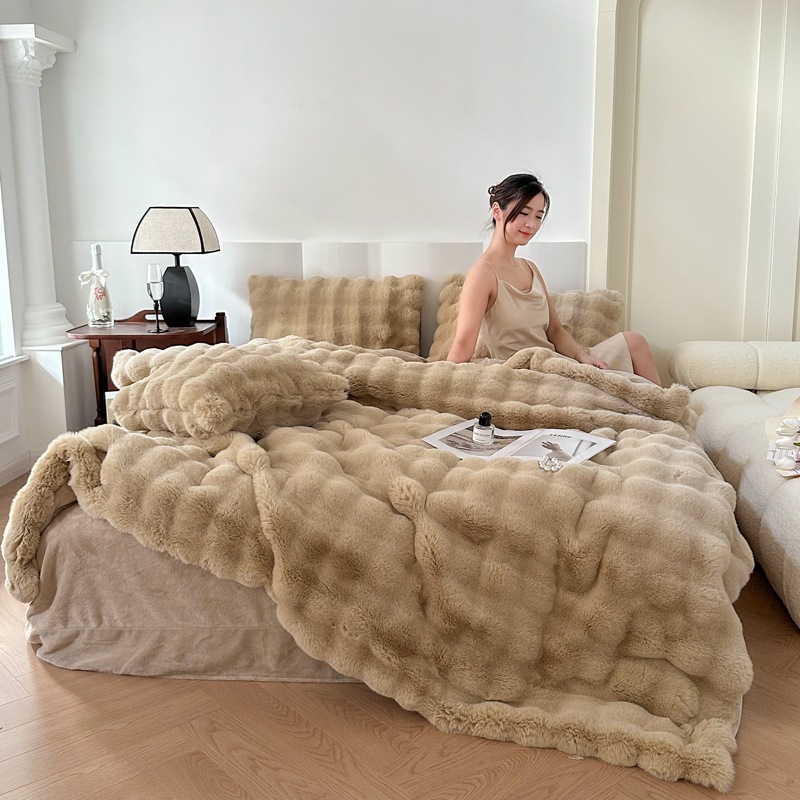 ウサギの毛皮をかたどった4点セットの私用ベッド用品ミルクの毛皮拡大キット