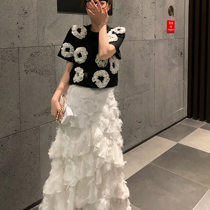 スカート ボトムス ミモレ丈 ロング ロング丈 Aライン もこもこ モコモコ ふわふわ 大人可愛い おしゃれ お洒落 個性的 モード系 エレガント モダン 主役級 存在感 春 夏 秋 冬