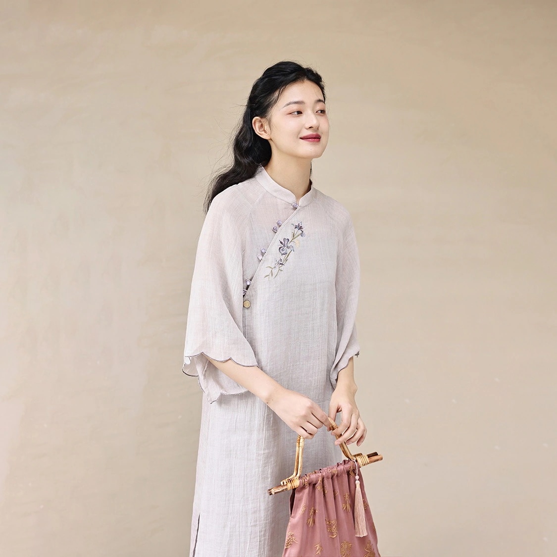 韓国ファッションシャツワンピースロング七分袖チャイナドレスラミー麻天糸刺繍夏服レディースチャイナドレスワンピースリネンニューデザイン2024