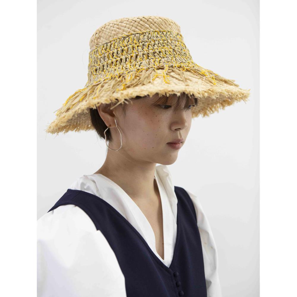 MISU A BARBE beige paper hat