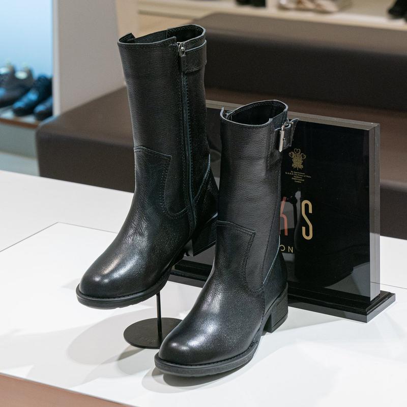 [DAKSシューズ] バックルポイント 女性 ハーフブーツ(DLH105) 39,001円
