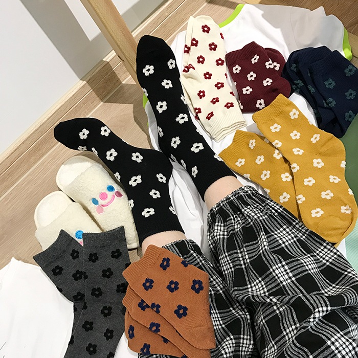 韓国の復古の簡単でかわいい小さい花の靴下百搭個性の花の短い靴下漫画の少女の心の学生の短い靴下 アウトレット 送料無料