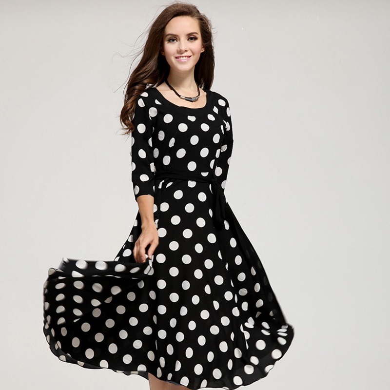 1035.デートやお出かけに ドット柄膝丈ワンピース（ブラック）