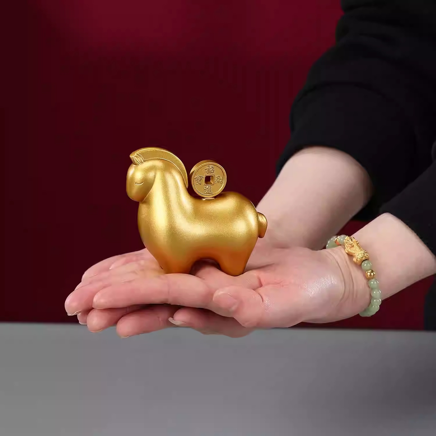 幸運馬像 銅製の可愛らしい馬 7.8×4.2×7.3cm 0.75kg 風水騎馬像 財産と豊穣の象徴 オフィスや家庭用 中国銅貨装飾 金色ギフト