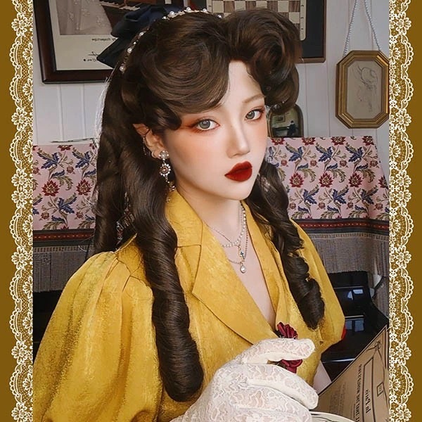 中世の貴族風 茶髪 巻き毛 フルウィッグ かつら 女性 長髪 ロング ロング丈 ロリータ lolita 前髪あり 自然 可愛い かわいい キュート ウイッグ wig コスプレ 耐熱ウィッグ 小顔効果抜