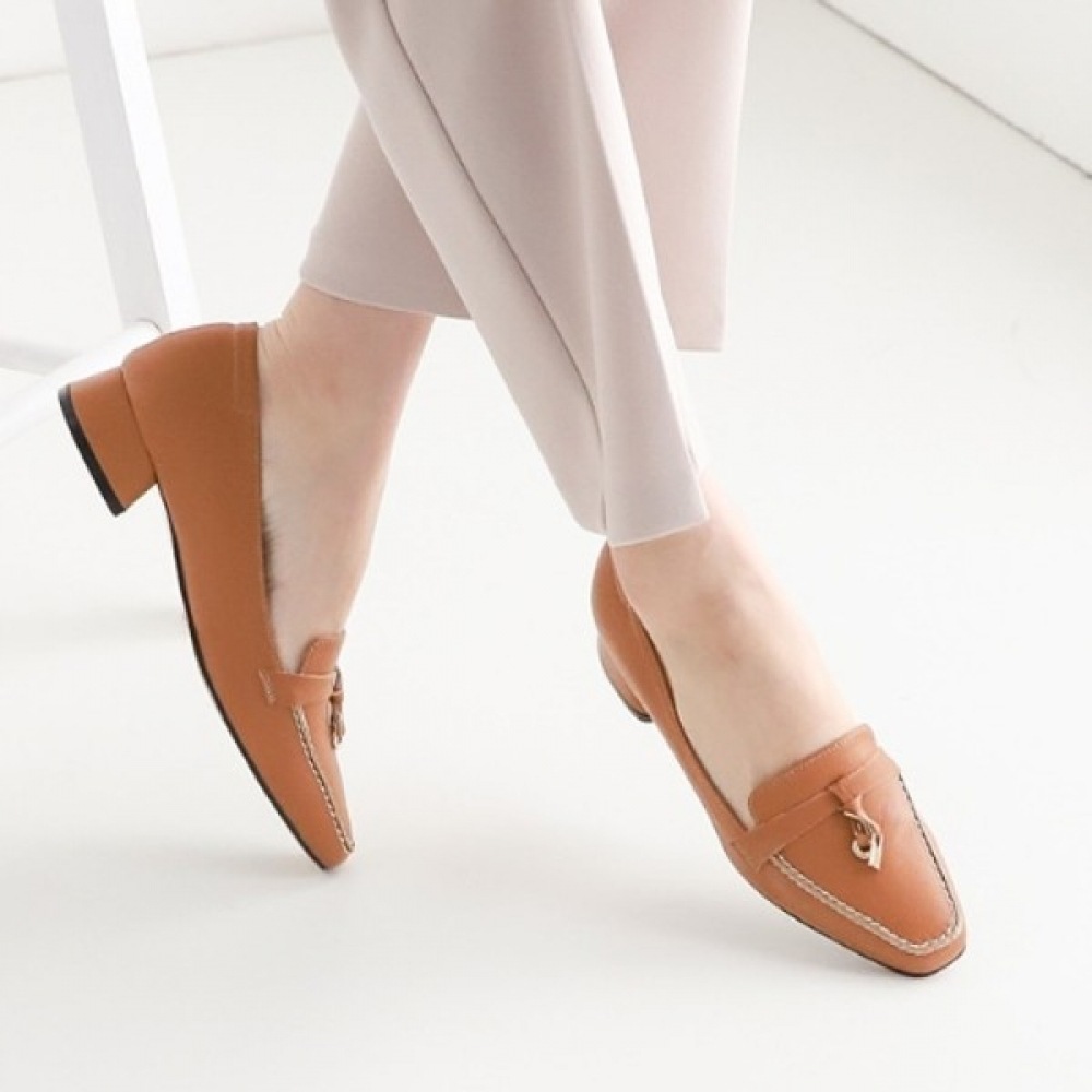 (Ninaspari) ゴールド装飾ステッチの快適なローファー