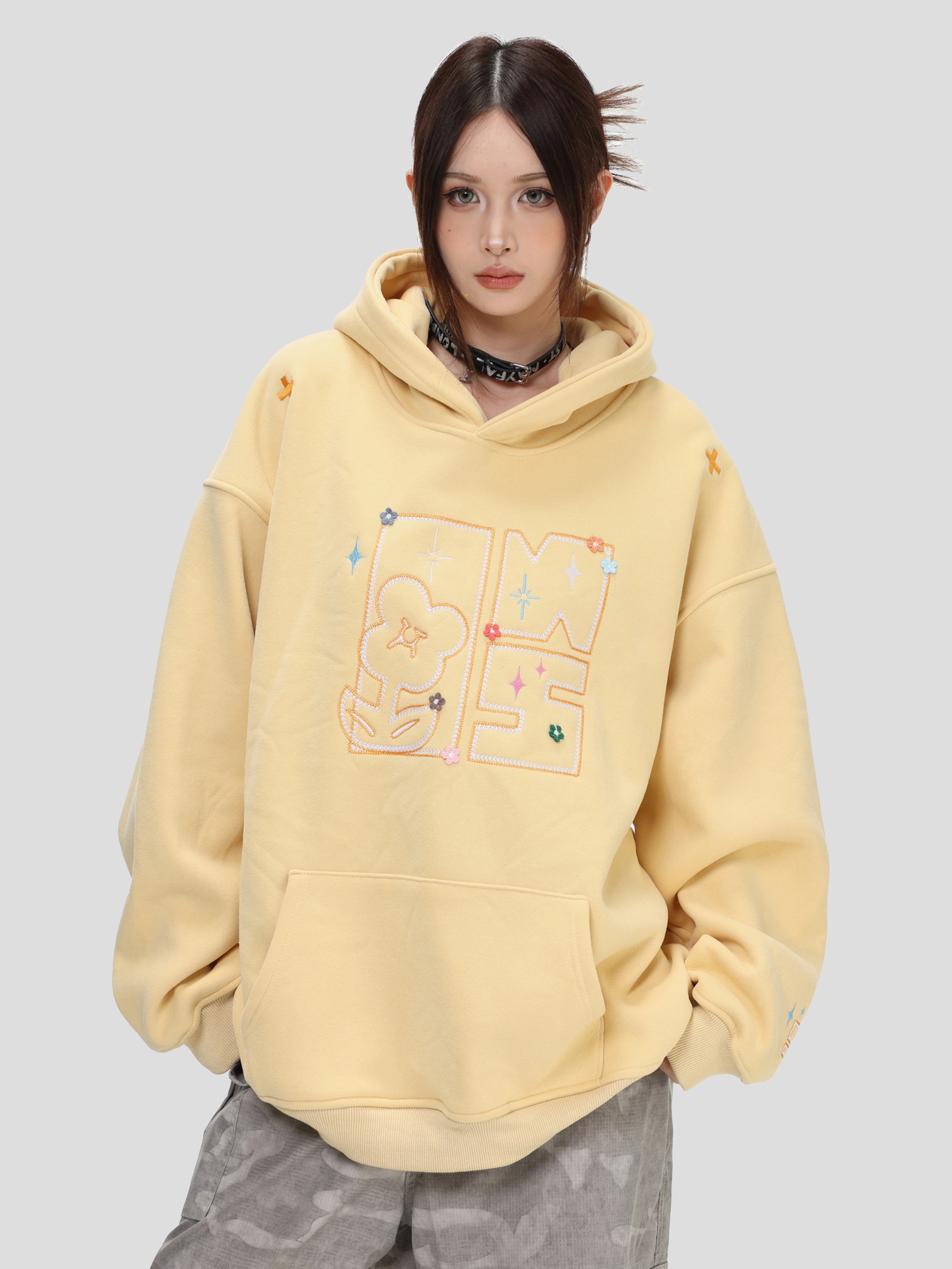 裹起毛 チャック羽織りショート丈フルルーズフーディールーズトレンド系レディースゆったりサイズシルエットスリーブ フード付きロゴトップス 刺繍 2025 英字プリントパーカー暖かい 秋冬 韓国っぽ