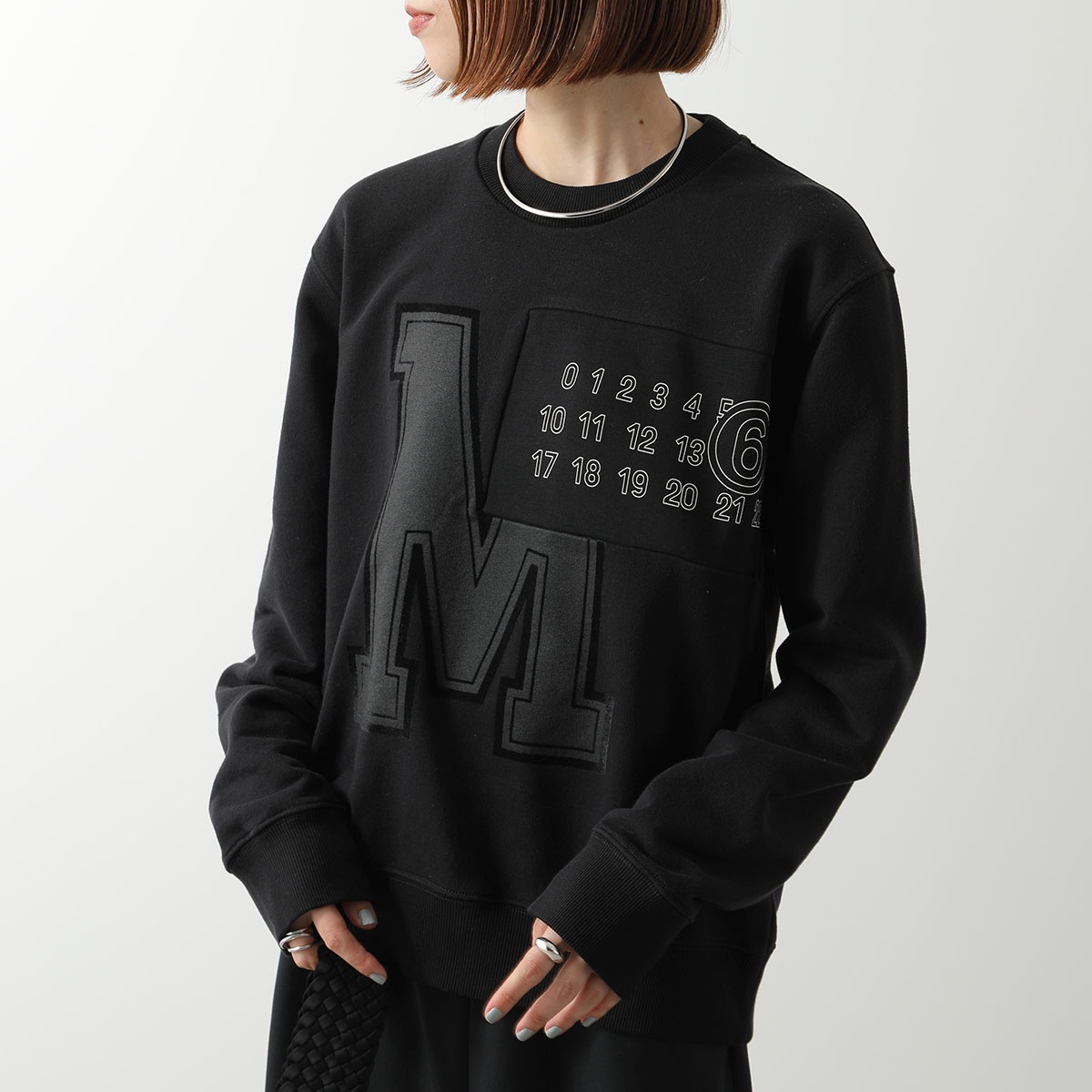 MM6 エムエムシックス メゾンマルジェラ トレーナー SH0GU0029 M25014 レディース 長袖 スウェット ナンバリングロゴ コットン 900 SH0GU0029M25014900